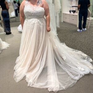 Size 18 wedding dress. 2 in one dress